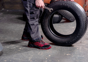 How to Choose Work Shoes for the Oil Industry in the UAE: Everything You Need to Know