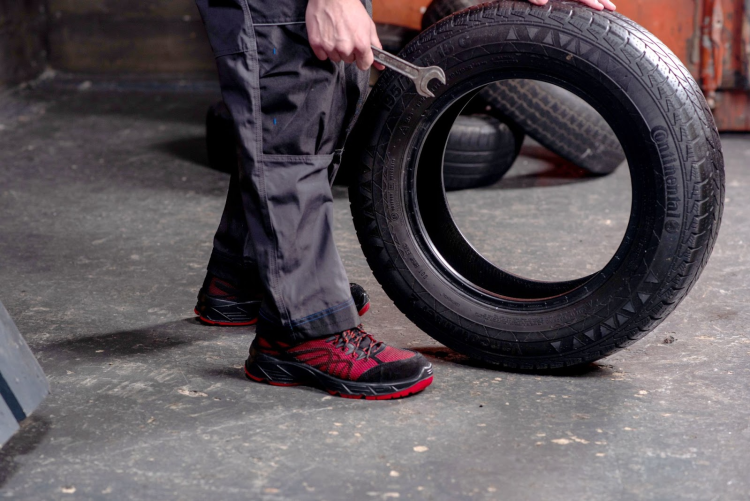 How to Choose Work Shoes for the Oil Industry in the UAE: Everything You Need to Know